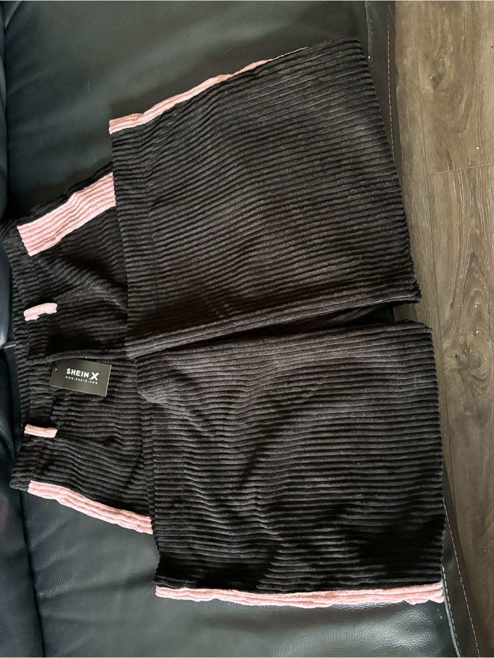 SHEIN Black Ribbed Ankle Cropped Pants with Pink Trim